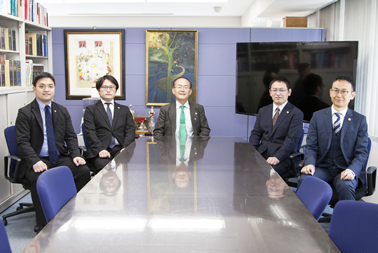 弁護士
